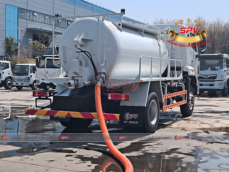 7,000 Litres Sewage Vacuum Truck Pumping Water Test